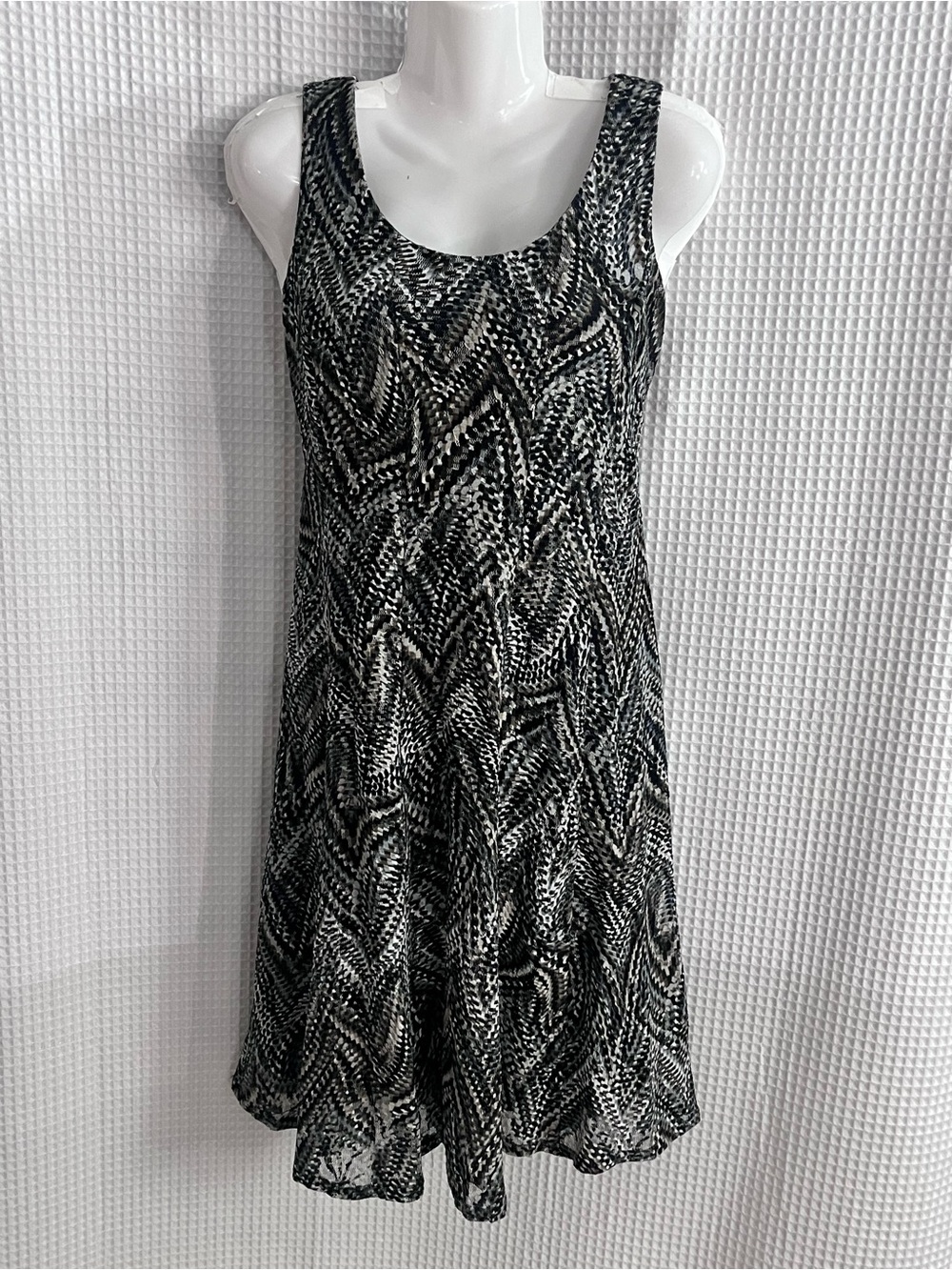 R&M Richards Black and White Sleeveless Printed Swing Dress